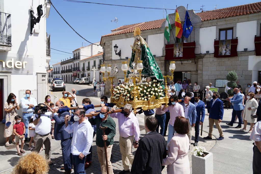 La Virgen de Luna procesiona en Villanueva de Córdoba