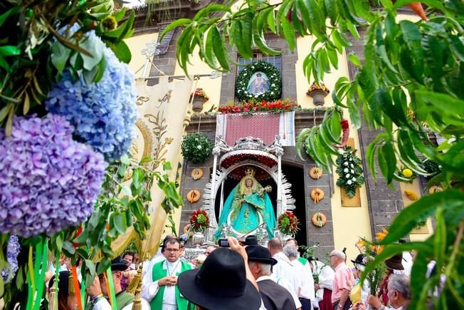 Procesion y Romeria por las Fiestas de las ...