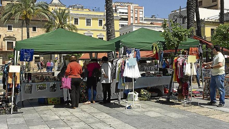 Mercadillo solidario de la asociación Acudame para recaudar fondos