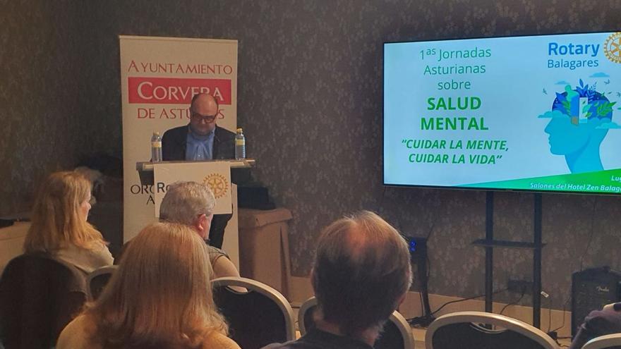 Juan José Martínez Jambrina, ayer, durante su conferencia en Los Balagares.  | S. G..