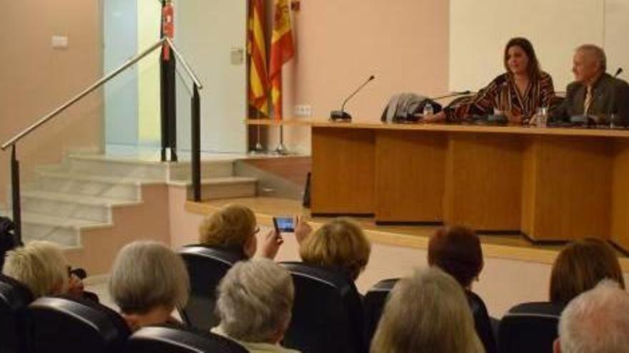 Sandra Gómez interviene en la conferencia celebrada el pasado jueves, día 1 de marzo, en el Museo de la Ciudad.