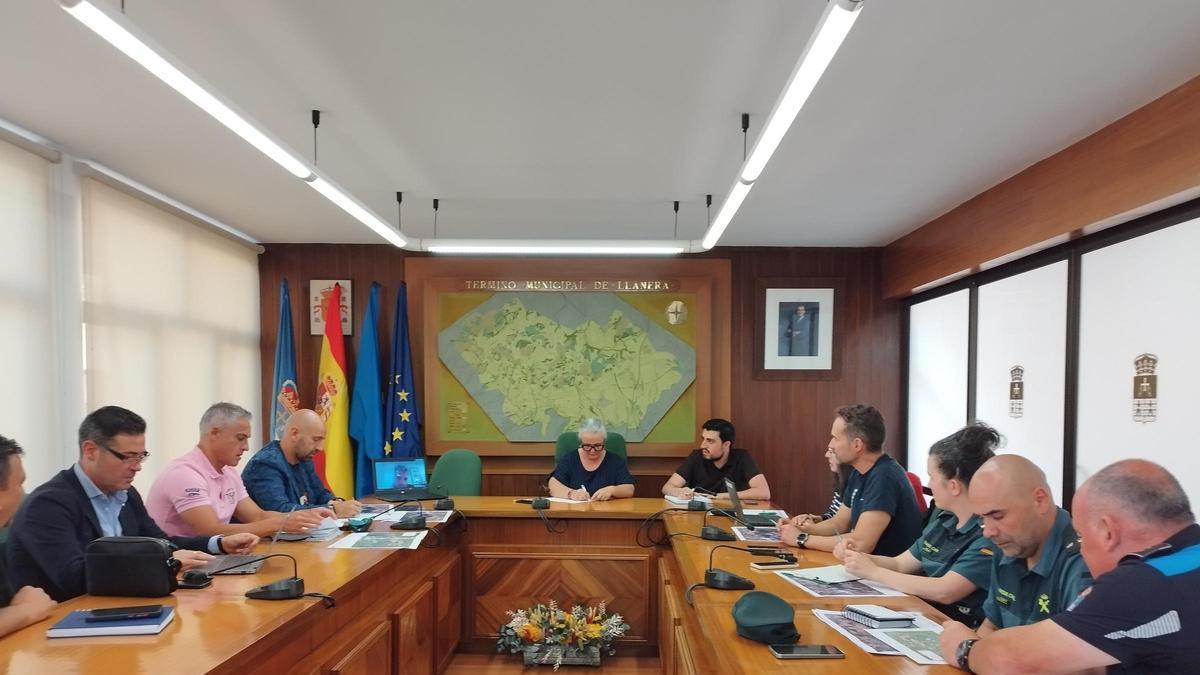 Los asistentes a la reunión del dispositivo de seguridad,