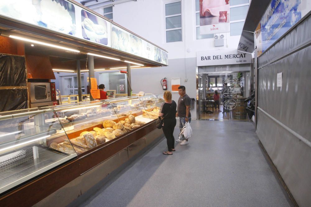 El Mercat del Lleó reobre després d'una setmana d'obres al paviment