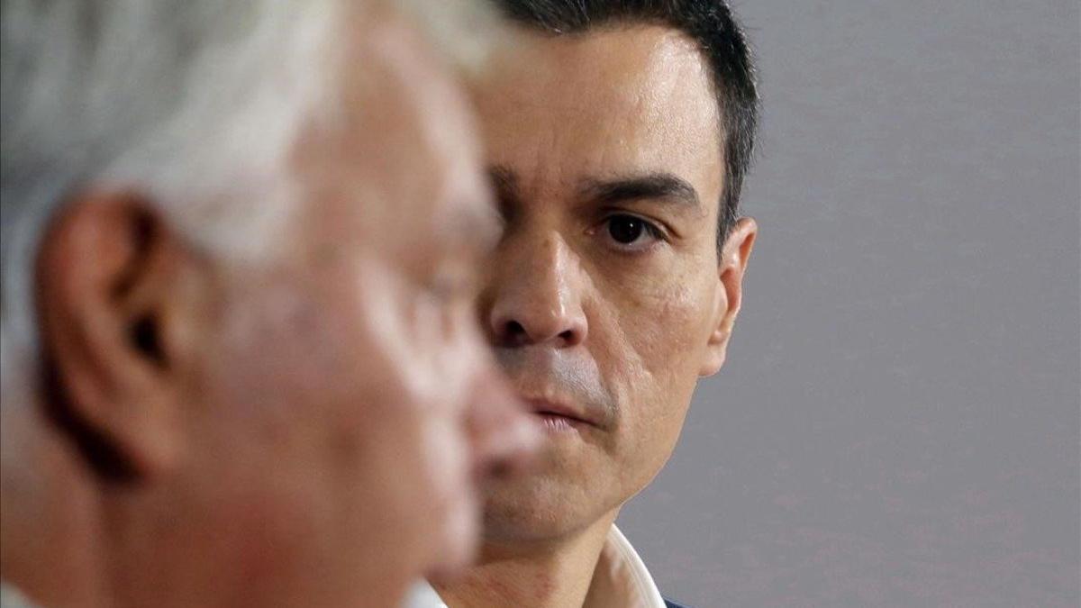 Felipe González y Pedro Sánchez, en diciembre del 2015.