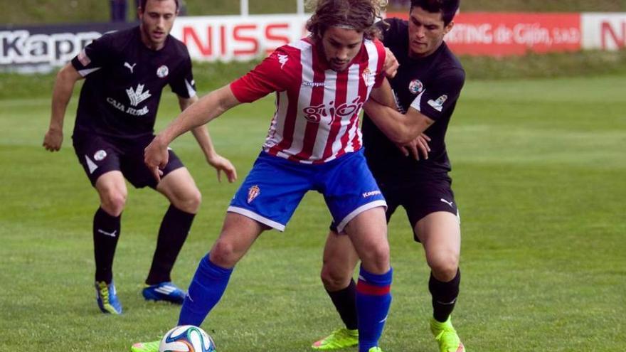 El rojiblanco Mendi, durante un encuentro de la pasada temporada ante el Zamora. marcos león