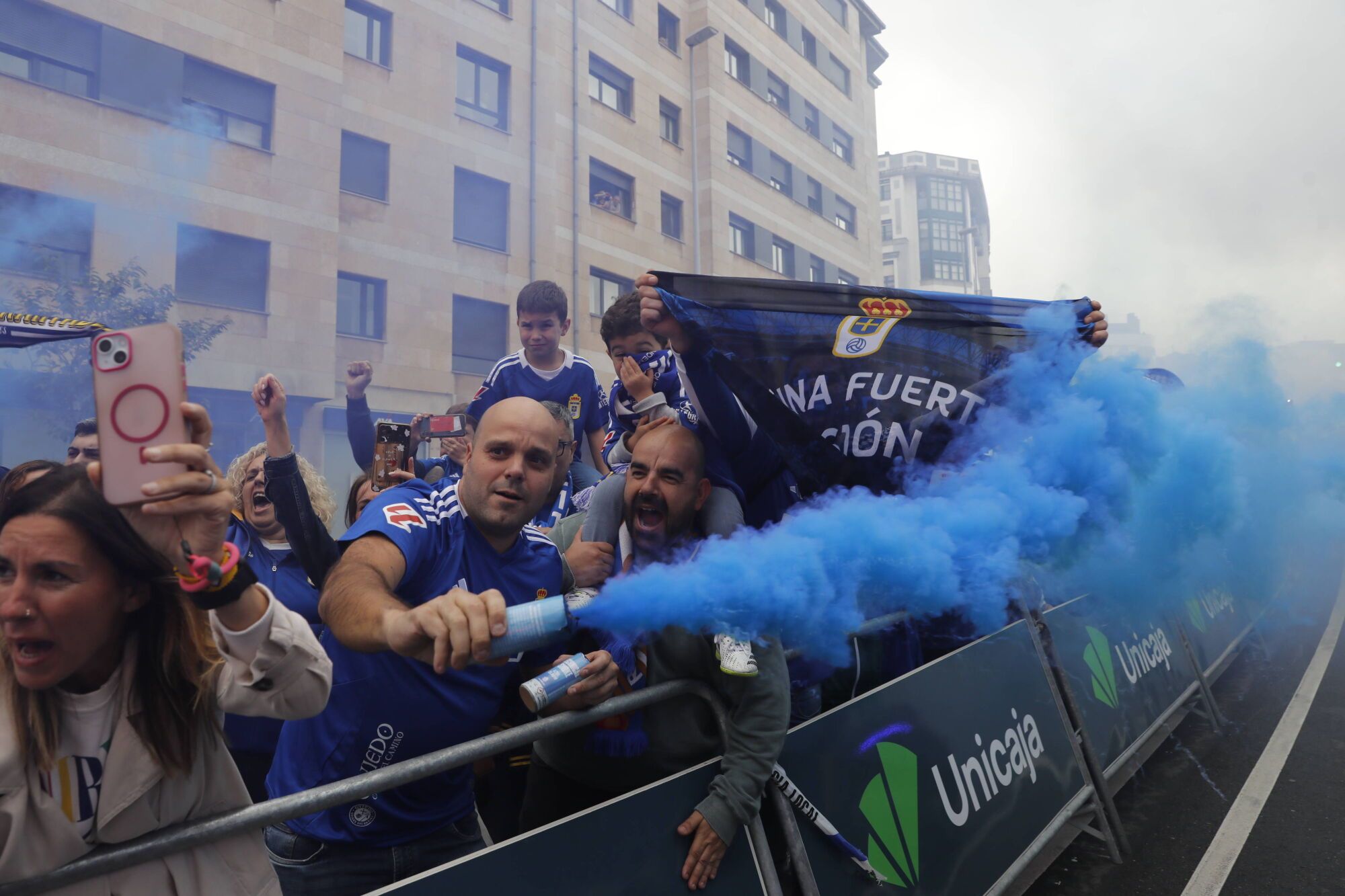 Así fue el recibimiento de la afición al Real Oviedo y toda la previa del último partido de la temporada