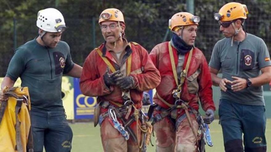 Imágenes de la búsqueda de los 4 espeleólogos perdidos en Cantabria