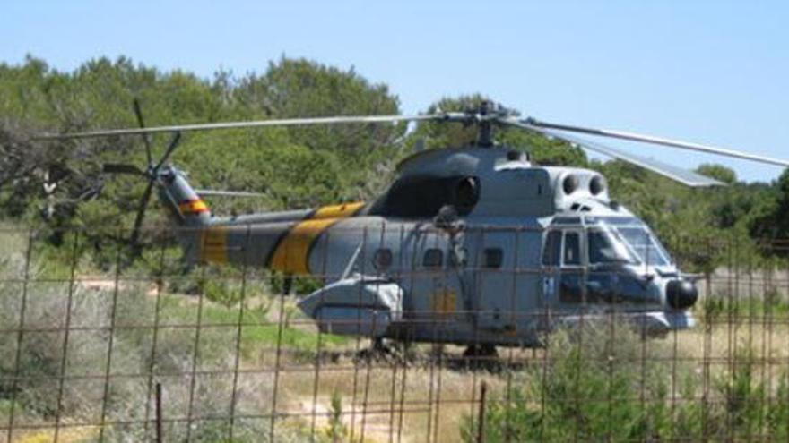 El Puma aterrizó en el solar del camping de es Ca Marí.