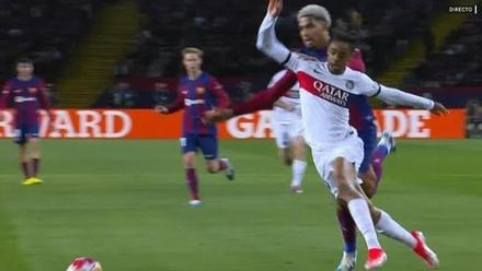 Barça - PSG : La expulsión de Araujo