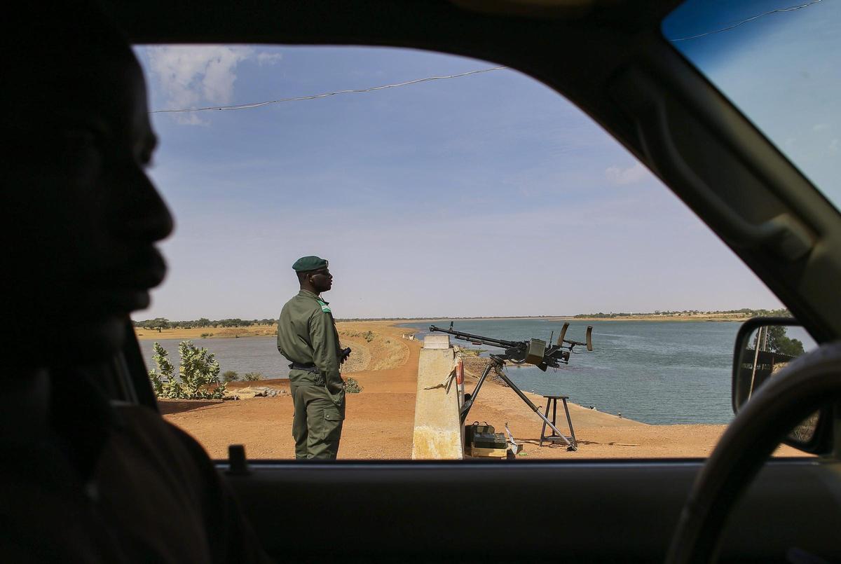 Mali dice que ha abortado ataques en varias ciudades del país tras una ofensiva secesionista
