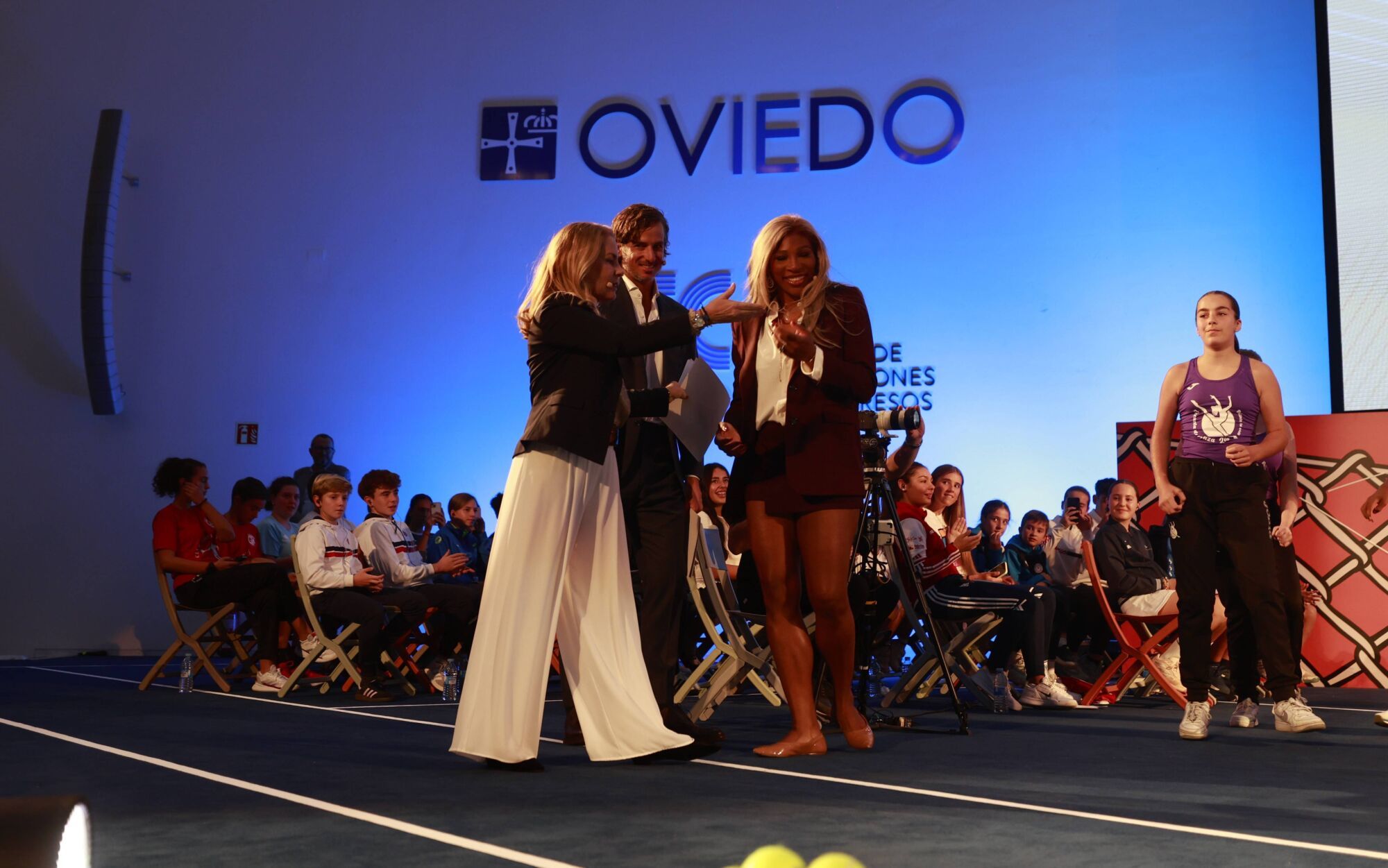 EN IMÁGENES: Encuentro de niños con Serena Williams en el Calatrava de Oviedo
