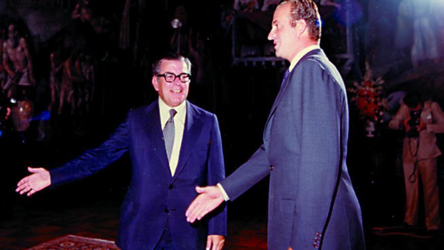 Antonio de Bèthencourt, junto al rey Juan Carlos I, durante su etapa como rector en la Universidad de La Laguna.