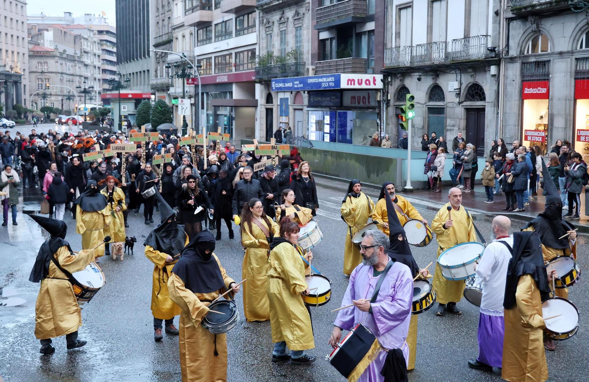 Comitiva fúnebre y premios del desfile finalizan el Carnaval en Vigo