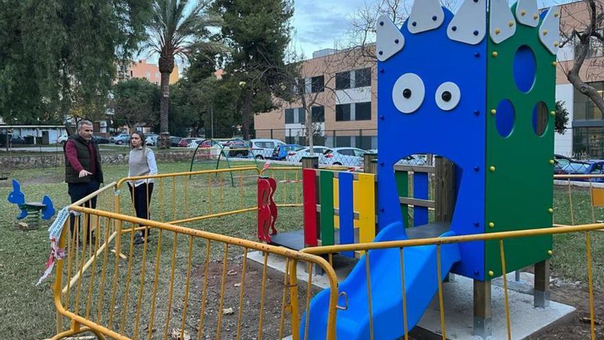 La alcaldesa comprobó las actuaciones realizadas en la plaza del Parque.  | MEDITERRÁNEO