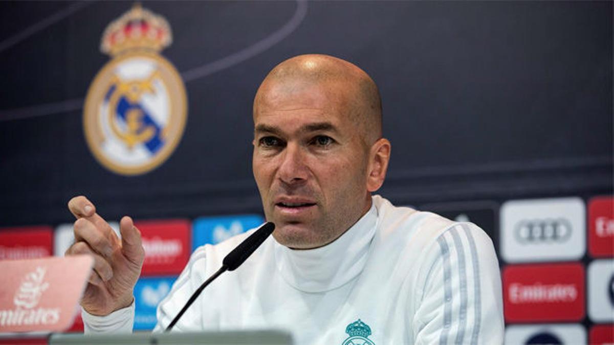 Zidane defiende de nuevo a Benzema