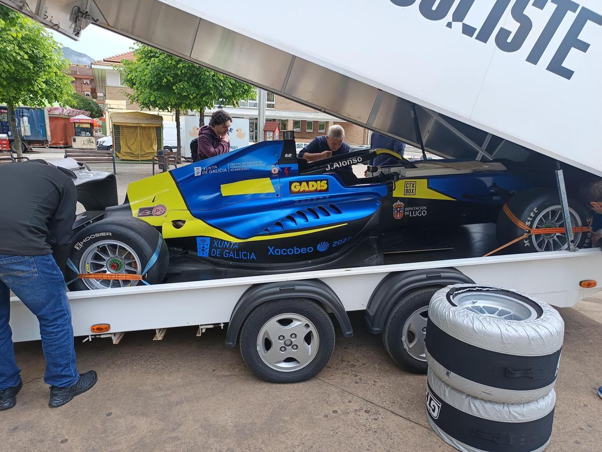 Gran ambiente automovilístico en Arriondas por la Subida al Fitu