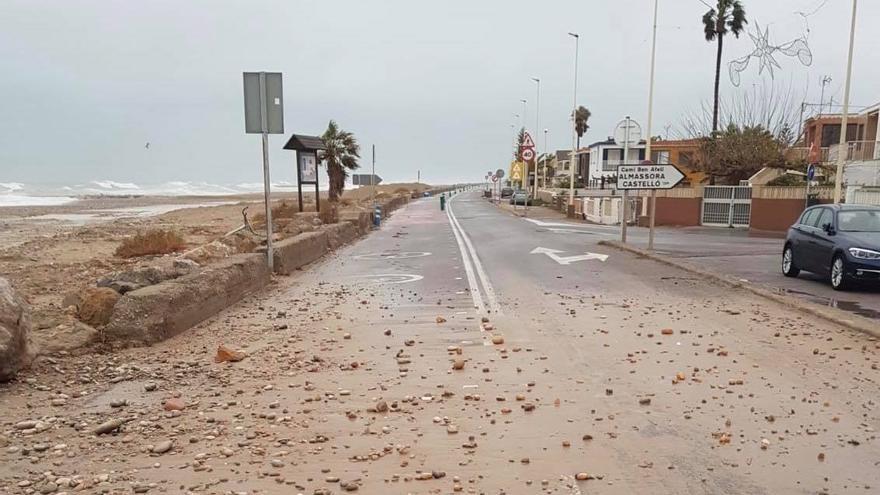 La zona costera de Almassora, azotada por un temporal.