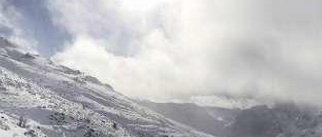 El ambiente invernal, nevado, del macizo de Ubiña