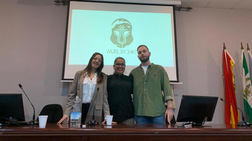 En la imagen, el equipo directivo de esta organización, formado por la vicepresidenta, Celia Vázquez, Isabel Gómez, secretaria, y Juan Fernández, el presidente