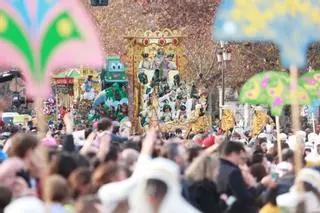 Vídeo | Los Reyes Magos se adelantan a la lluvia y llenan de alegría las calles de Sevilla