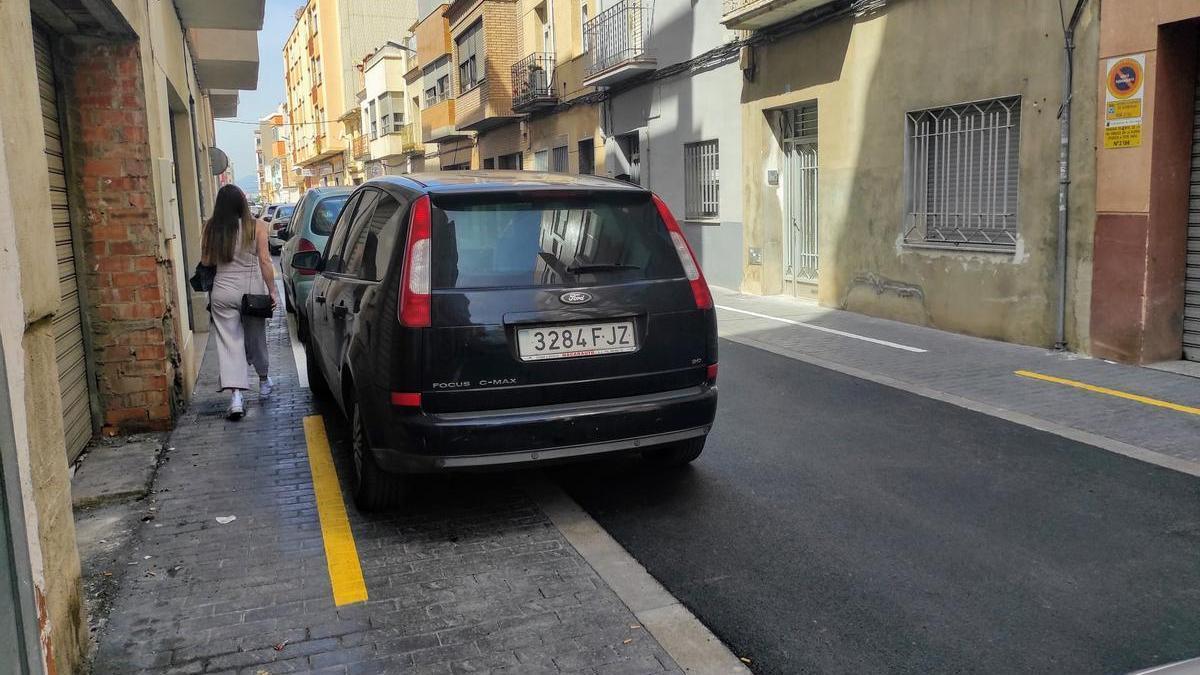 Imagen tomada el pasado mes de mayo con las líneas delimitando el aparcamiento y el paso de peatones