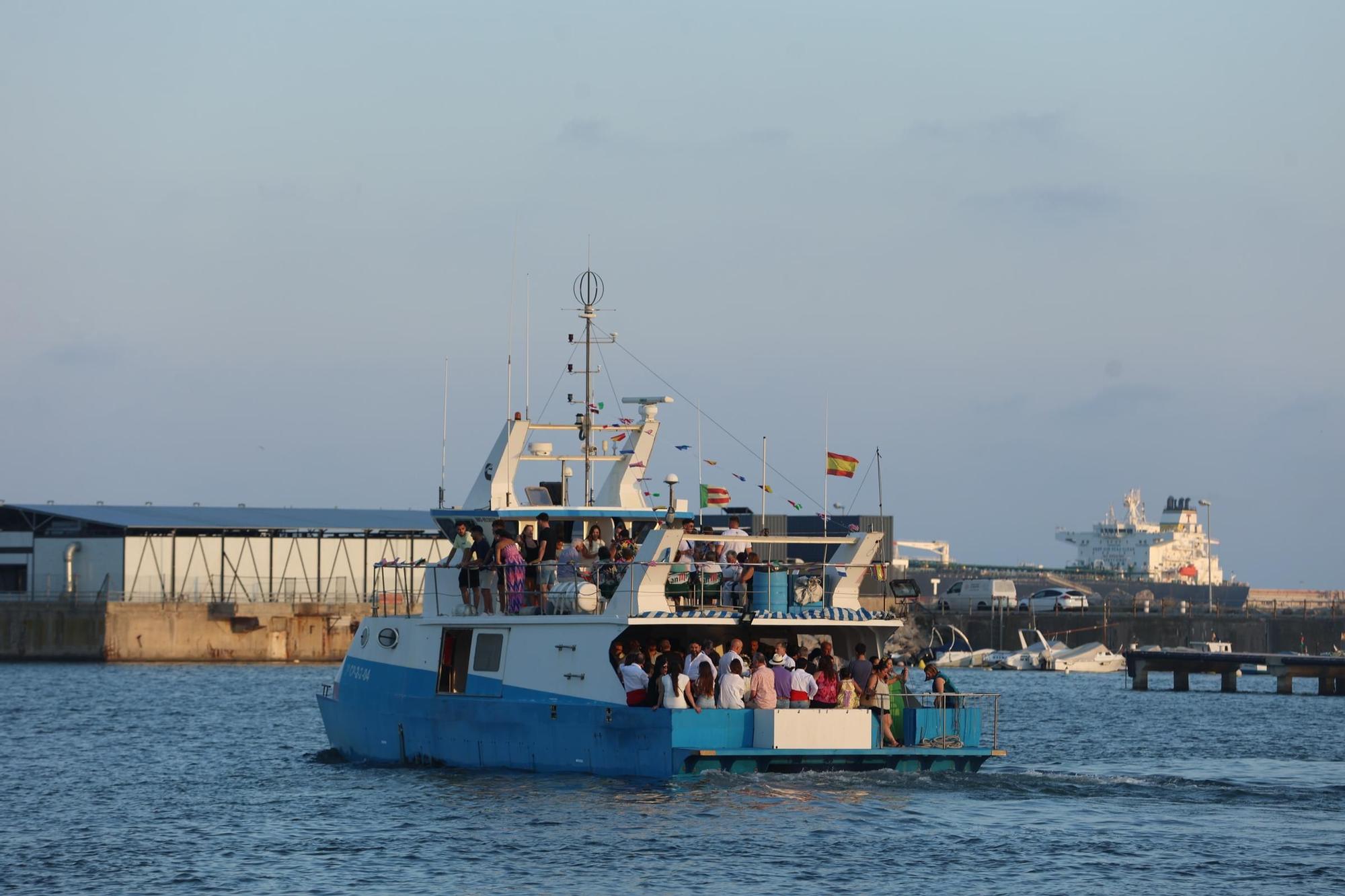 La gent de la mar de Castelló, Vinaròs i Burriana s'encomana a la Verge del Carme