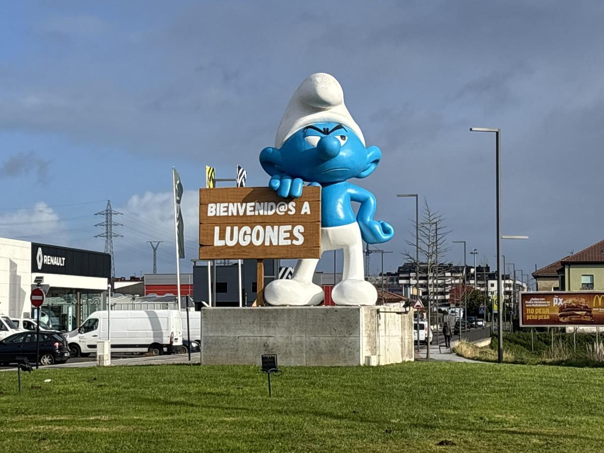 El pitufo que da la bienvenida a Lugones.