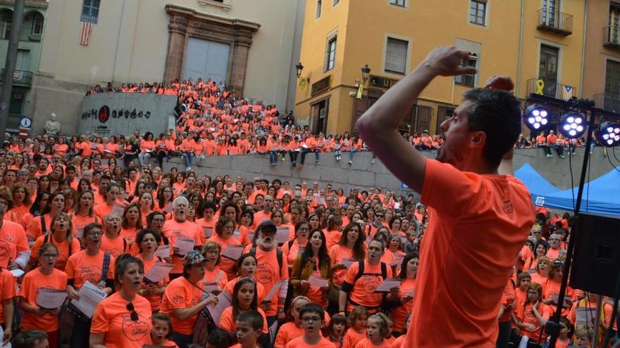 1.700 veus fan bategar la plaça de Sant Pere