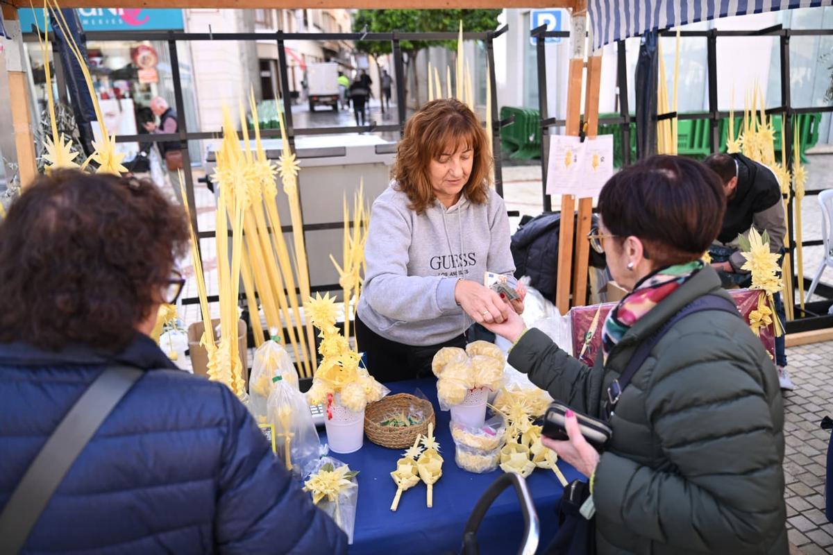 Así ha abierto el mercado de palma blanca de Elche