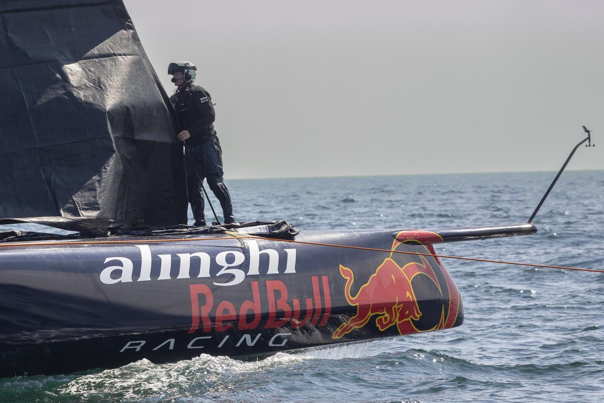 El Alinghi Red Bull Racing de la Copa América entrena en Barcelona