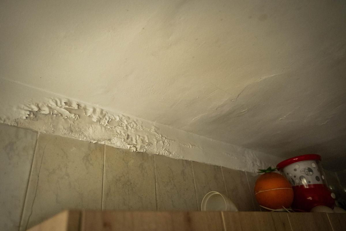 Grietas y desperfectos en el bloque 24 de Somosierra