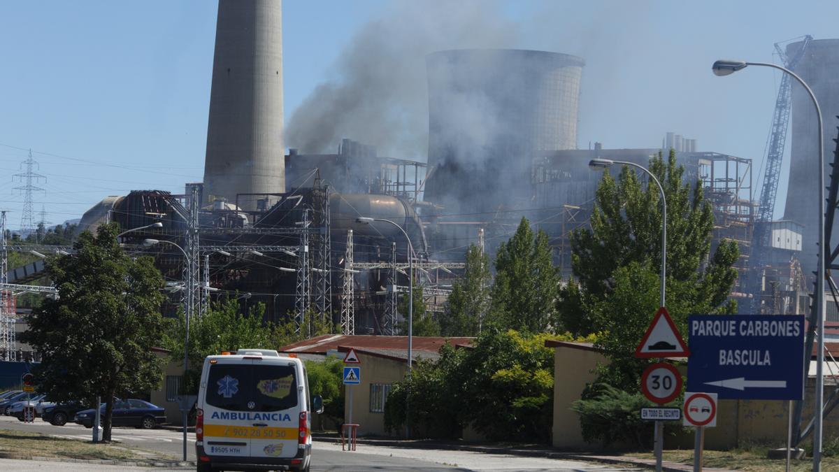 Incendio en la Central Térmica de Cubillos del Sil (León).