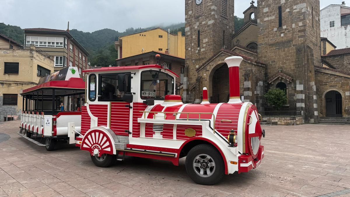 VÍDEO: Así fue el primer día del tren turístico de Aller