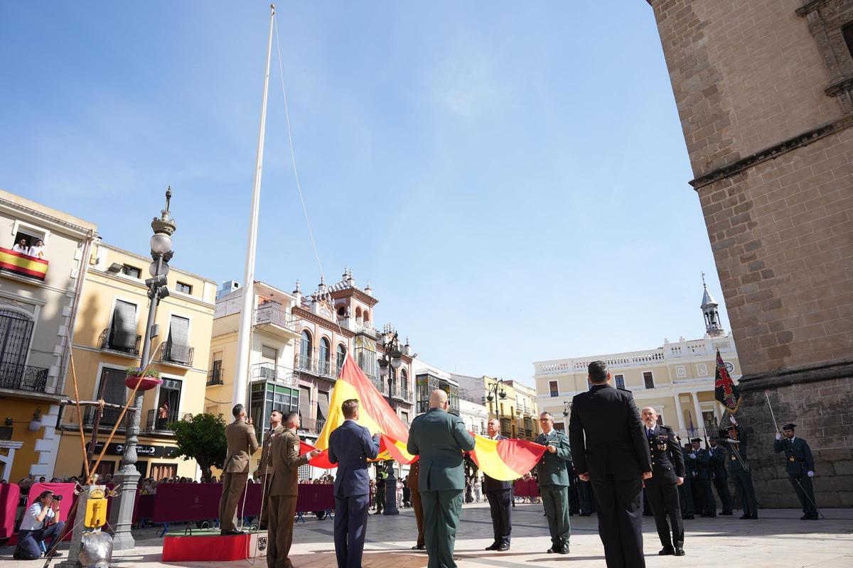 Galería | Así ha ido el izado de bandera por el Día de las Fuerzas Armadas en Badajoz