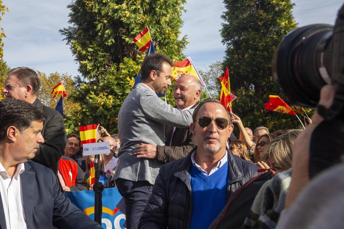 La manifestación contra el pacto del PSOE y Junts en Oviedo