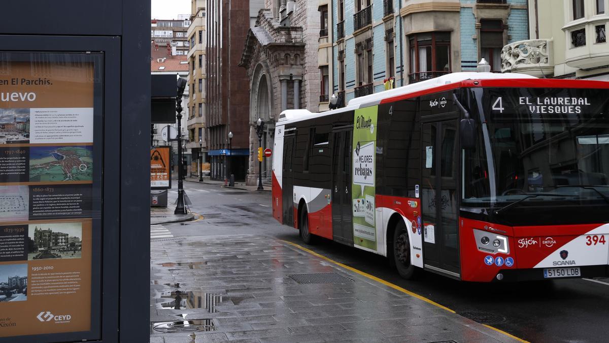 Un autobús municipal en una imagen de archivo.