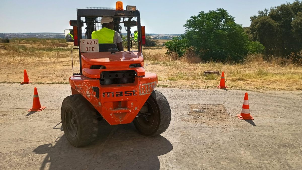 Construcción. Un alumno del proyecto 'Construye y Crece'.
