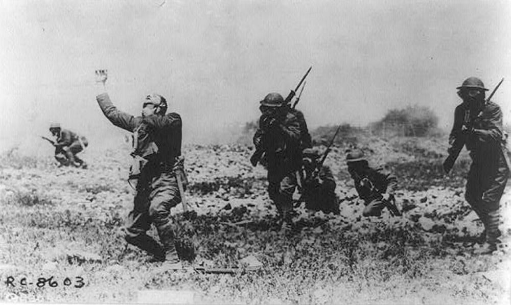 Un grupo de soldados estadounidenses, durante un combate en Europa.