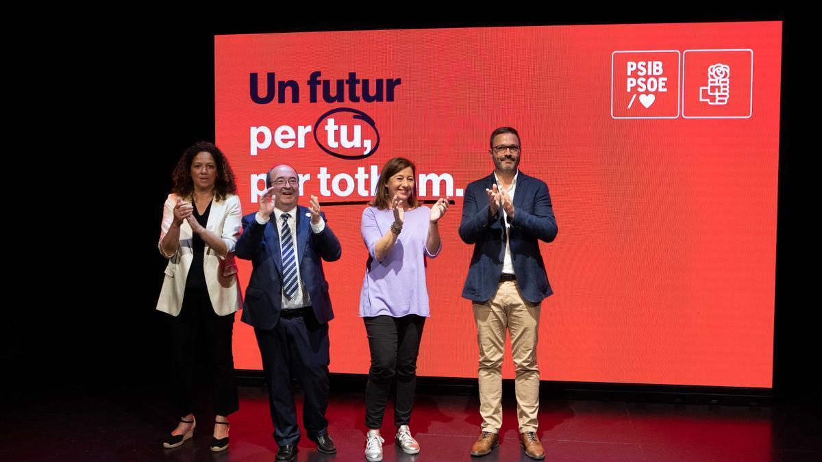 Catalina Cladera, Miquel Iceta, Francina Armengol y José Hila, ayer en el Teatre del Mar de Palma.