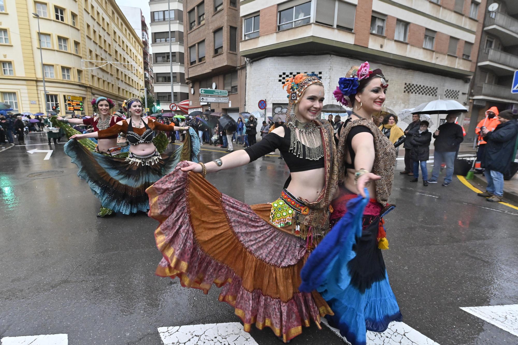 Teatro y música en el desfile de animación de la Magdalena