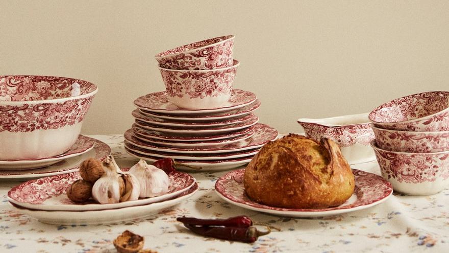 Imagen de una tradicional vajilla de La Cartuja.