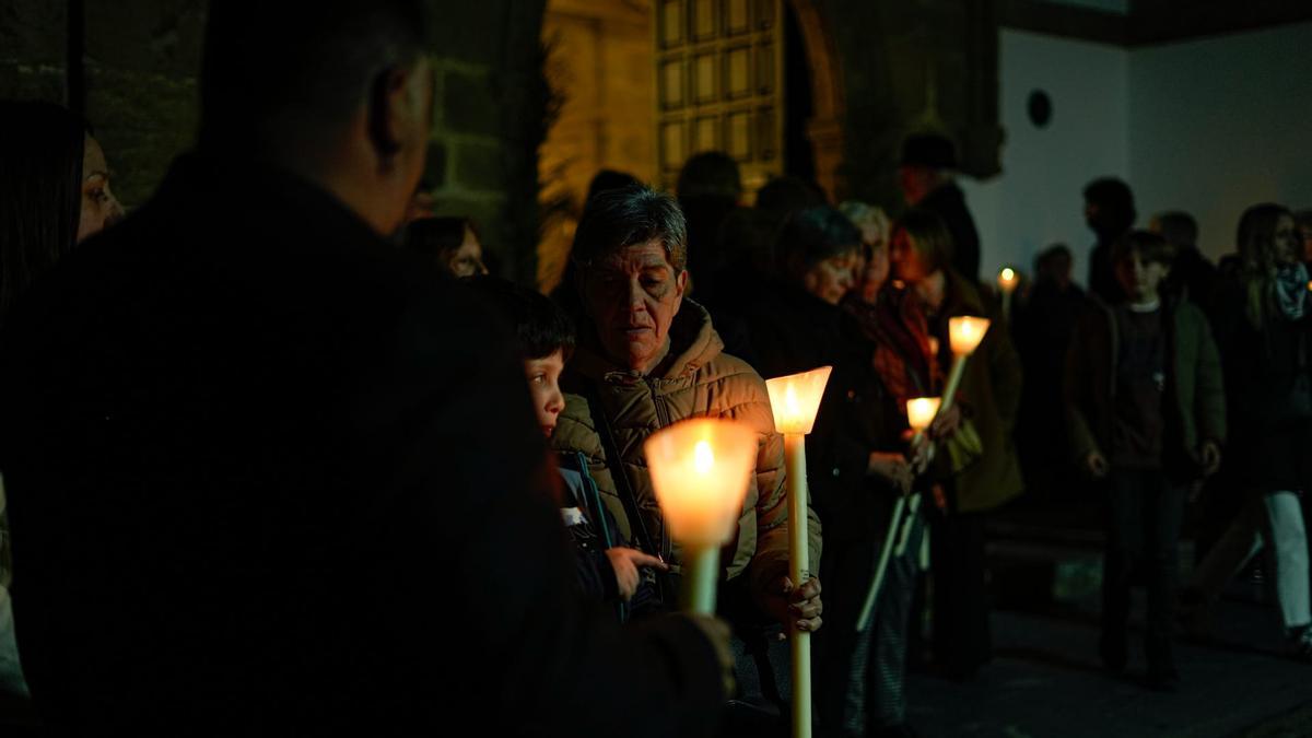 Un instante de la procesión de Viernes Santo en Salas.