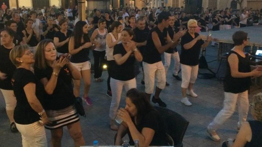 &#039;II Trobada de ball en línia&#039; en Petra