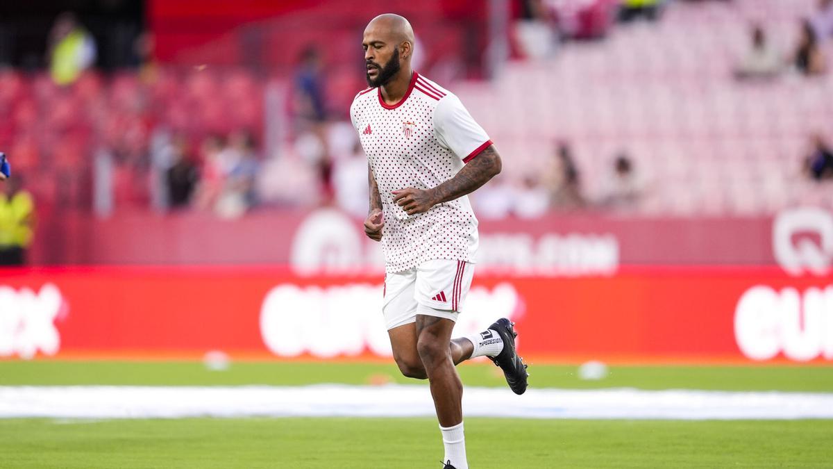Marcao en el calentamiento del Sevilla FC - Elche CF en el Ramón Sánchez-Pizjuán de LaLiga.