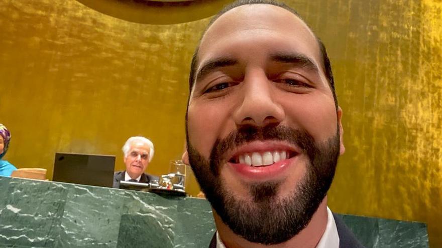 El &quot;selfie&quot; que Nayib Bukele publicó en su Twitter.