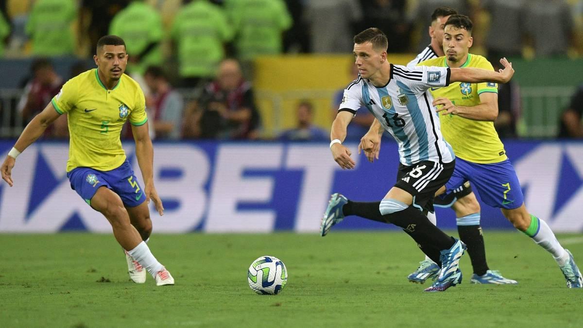 Lo Celso, durante un lance del duelo entre Brasil y Argentina