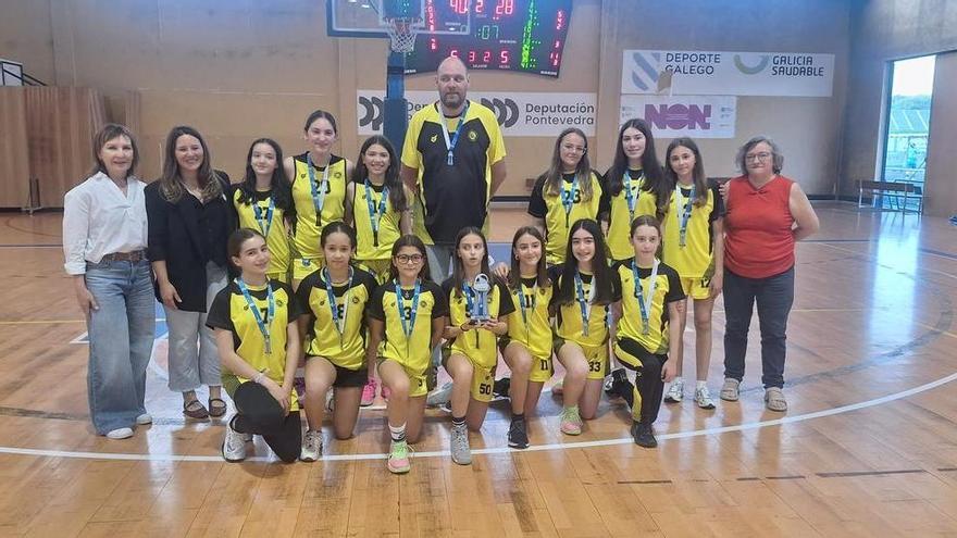 El Xuven de Cambados celebra el subcampeonato de Copa Arousana