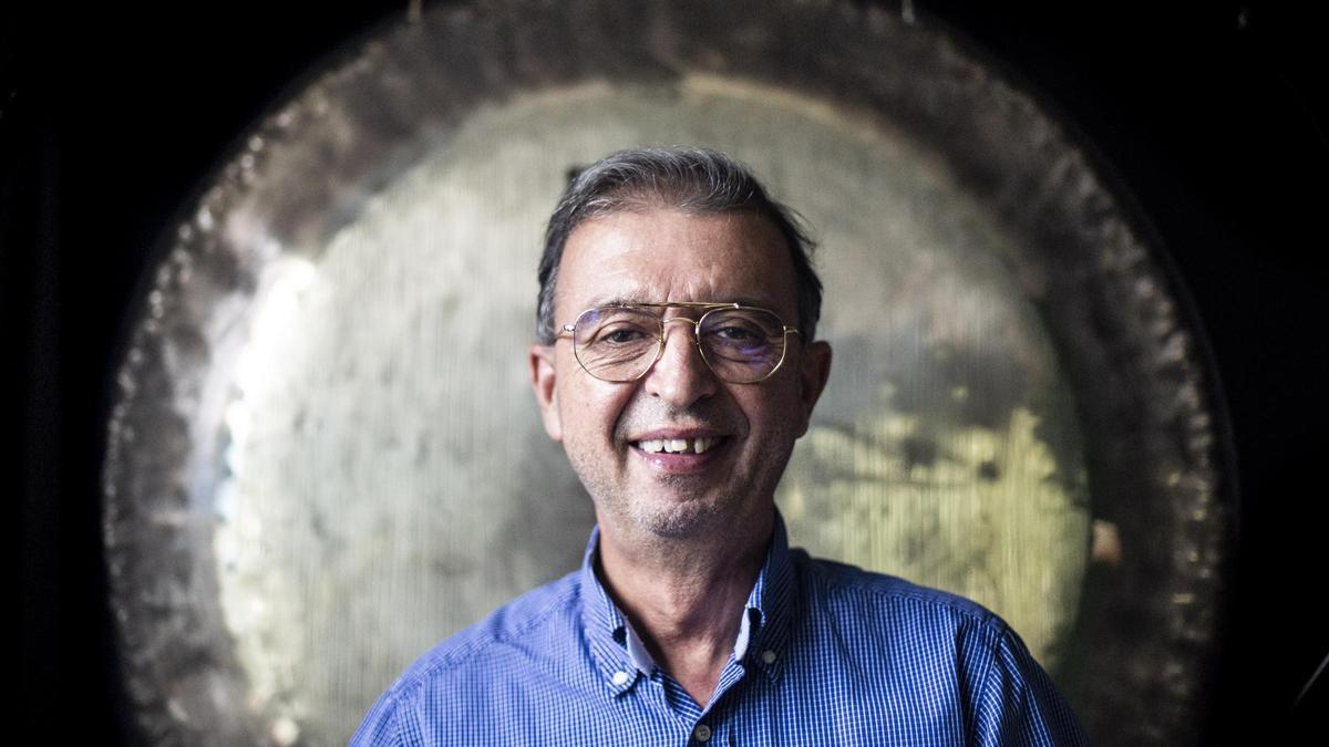 EL PROFESOR DE MEDITACION RAMON LEONATO EN SU CASA DE ILLAS