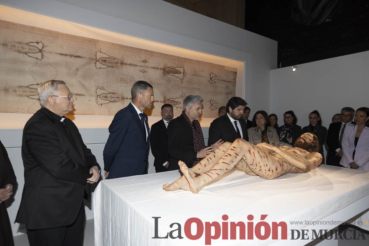 Así ha sido la inauguración de la exposición The Mystery Man en Caravaca. Descubre como es la muestra que atrae a miles de personas