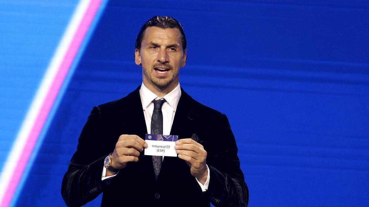Zlatan Ibrahimovic, con la papeleta del Villarreal en el último sorteo de Champions.
